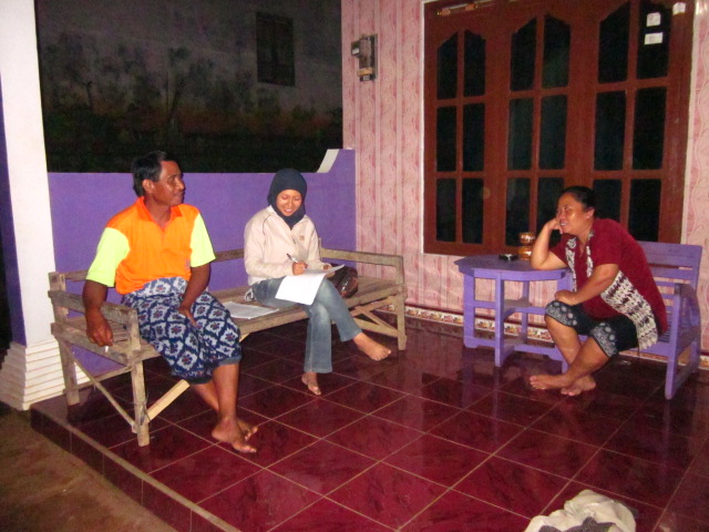 Novita (Trees4Trees R & D Project Staff interviewing a farmer)