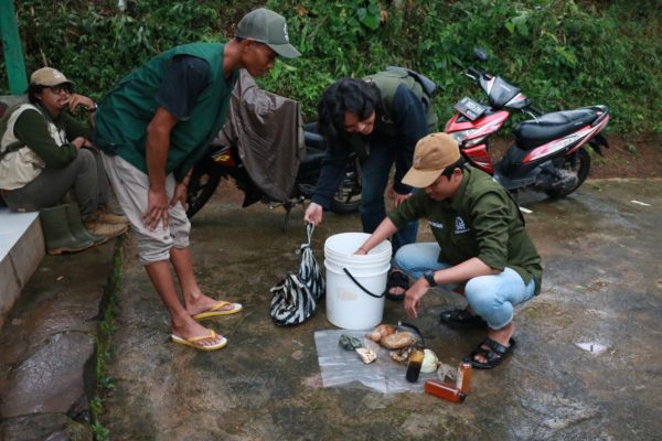 Growing Together: Training Helps Farmers Go Green