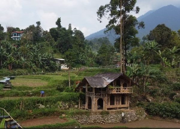 traditional houses in Java have a lower carbon footprint than industrial construction projects