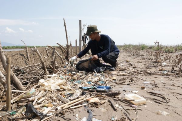 Beach clean up by Pati team 