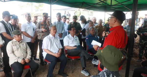 Minister Luhut visited Trees4Trees in Ciminyak Nursery