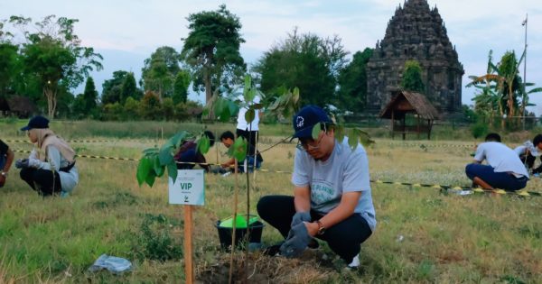 Greening Yogyakarta with Daimler Indonesia