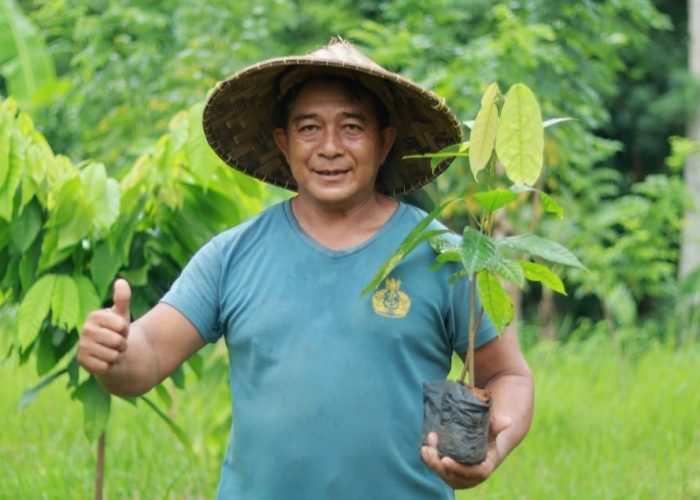 Small_Reforest Farmer_073A7026